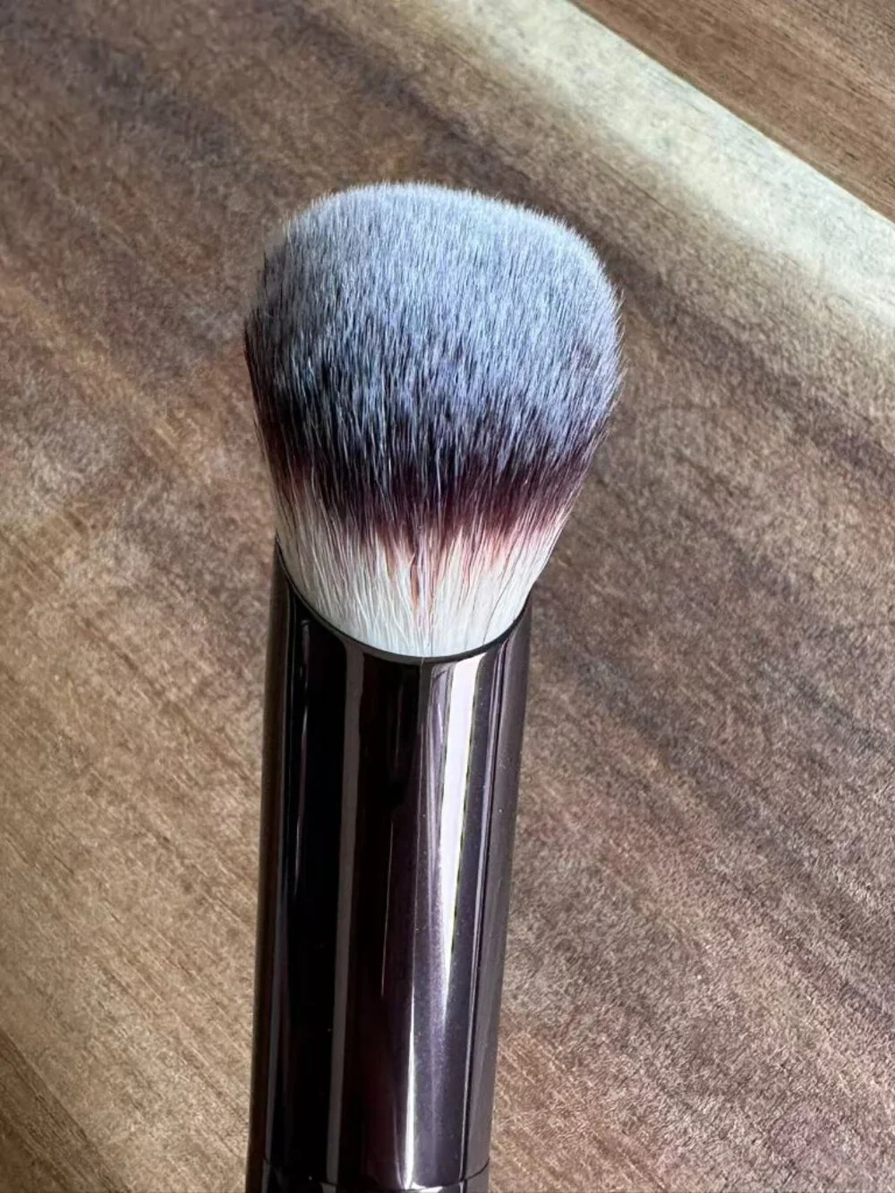 Hourglass Ambient Soft Glow Foundation Brush